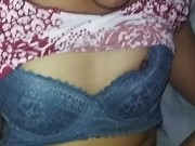 💦 Latina de lentes sudando llena de leche en el cuerpo y la puchita 13/16