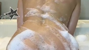 Desnuda en el jacuzzi