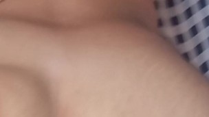 Eva follando con una dedo metido en su culo, latina milf amateur real