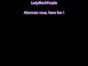 VOST engl - Cet inférieur nu soumis étend le linge. 3/16