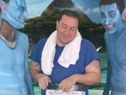 Axel Ramirez alle prese con due alieni 10/16