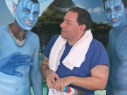 Axel Ramirez alle prese con due alieni