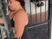 despues de hacer ejercicios mi hermanastro me da una bienvenida que termina su leche en mis tetas 1/16