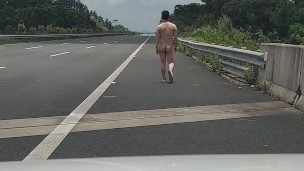 白天在马路上露出