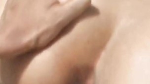 Me vengo en el ano de mi hermanastra y se la sigo metiendo