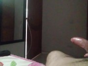 Hermanastra latina me descubre masturbándome se levanta su vestido y se sienta en mi polla, Creampie 1/16