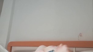 Twink assetato di sborra vuole una mano! (ITA)
