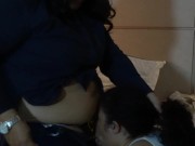 أستاذي يريد مني أن أجرب على نكه وإذا لم أفقد الكثير من النقاط لذلك علي أن أفعل ذلك وأن أكون مطيعًا.