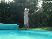 With her clothes set aside, Eyla embodies natural beauty 6/16