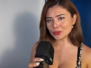 POV- La amiga de tu mamá quiere darte su regalito. ASMR CALIENTE 2/16