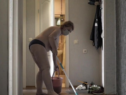 Big saggy tits mature BBW MILF housewife cleans the apartment.