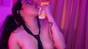 Una colegiala con su lechita/Mis_charlotte18