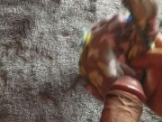 uso las tangas de mi vecina imaginando que es ella y le hago cum 10/16