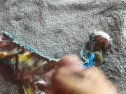 uso las tangas de mi vecina imaginando que es ella y le hago cum 7/16