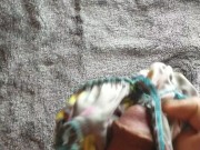 uso las tangas de mi vecina imaginando que es ella y le hago cum 9/16