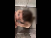 素人の彼女がチョコレートソースを使って手コキとフェラチオをしまくったらやばかった 11/16