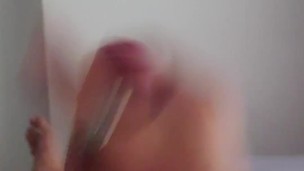 Se masturba hasta correrse