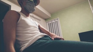 【もっこり＆手コキ】昼間からエロ動画見ながら、喘いでは扱く20代の休日の過ごし方