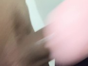 Homem se Masturbando com Brinquedo Erótico Buceta e Gozando Gostoso