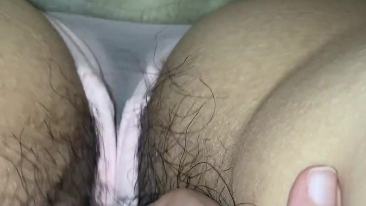 おまんこ　隙間　エロ 開始1分でパンツがぐっしょり♡濡れやすい剛毛素人がパンツの隙間から指をじゅぽじゅぽオナニー【個人撮影】 - 無料セックスビデオ - RedTube