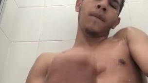 special 2K final part. Taking co a bath, finger in the ass, amazing handjob and a lot of CUM ~ Damon