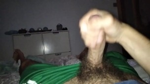 GAY Latino Juega con su Bonita Polla Gigante y Juega con Su Leche Espesa