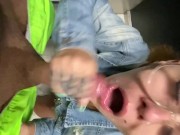 Ruiva gostosa é pega de surpresa no elevador e acaba caindo de boca antes de levar piroca na buceta 16/16