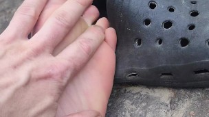 ahhhh My feet be like "what a hot day"