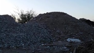 linda trans con vestido y sandalias se desnuda en publico muy caliente disfrutala