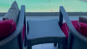 Me follo a recién casada que conocí en las vacaciones - Su esposo está en el gym