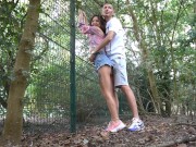 Mocno wylizałem cipkę mojej napalonej dziewczyny w lesie 1/16