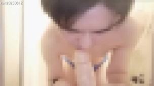 20cmのディルドでフェラの練習をする日本人。