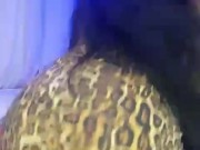 Morena dançando com vestido curto 11/16