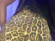 Morena dançando com vestido curto 16/16