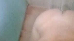 TOMEI UM BANHO DE PORRA NO CHUVEIRO