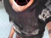 Spiderman aprende a usar sus superpoderes con una ama de casa Miles Morales tirando telaraña