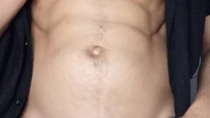 Muscular solo garoto playing himself for you