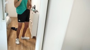 Chico Fitness Llega a Casa y Descarga el Semen de su Gran Polla Frente al Espejo