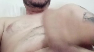 Masturbación a 2 manos, que rica paja en este día soleado.