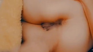 Me mete los dedos en el culo