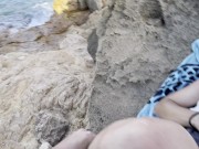 BAISER SUR UN ROCHER TEEN RENCONTRÈE EN VACANCE 9/16