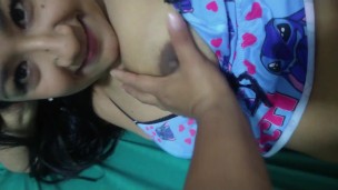 convencí a mi hermanastra a que hiciera el aseo por mi a cambio de una rica mamada