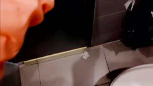 Ella quería una paja luego de terminar su hamburguesa