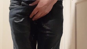 Soaking jeans with lots of pee