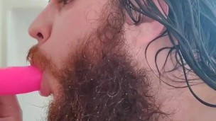 Deepthroating a 7.5 inch dildo