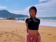 Pedi para um desconhecido me filmar na praia, Paguei ele com um boquete bem molhado! 2/16