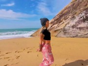 Pedi para um desconhecido me filmar na praia, Paguei ele com um boquete bem molhado! 4/16