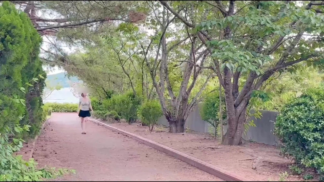 A man is seen masturbating in the open air by a group of strangers and squirts profusely! - Free Sex Video - RedTube
