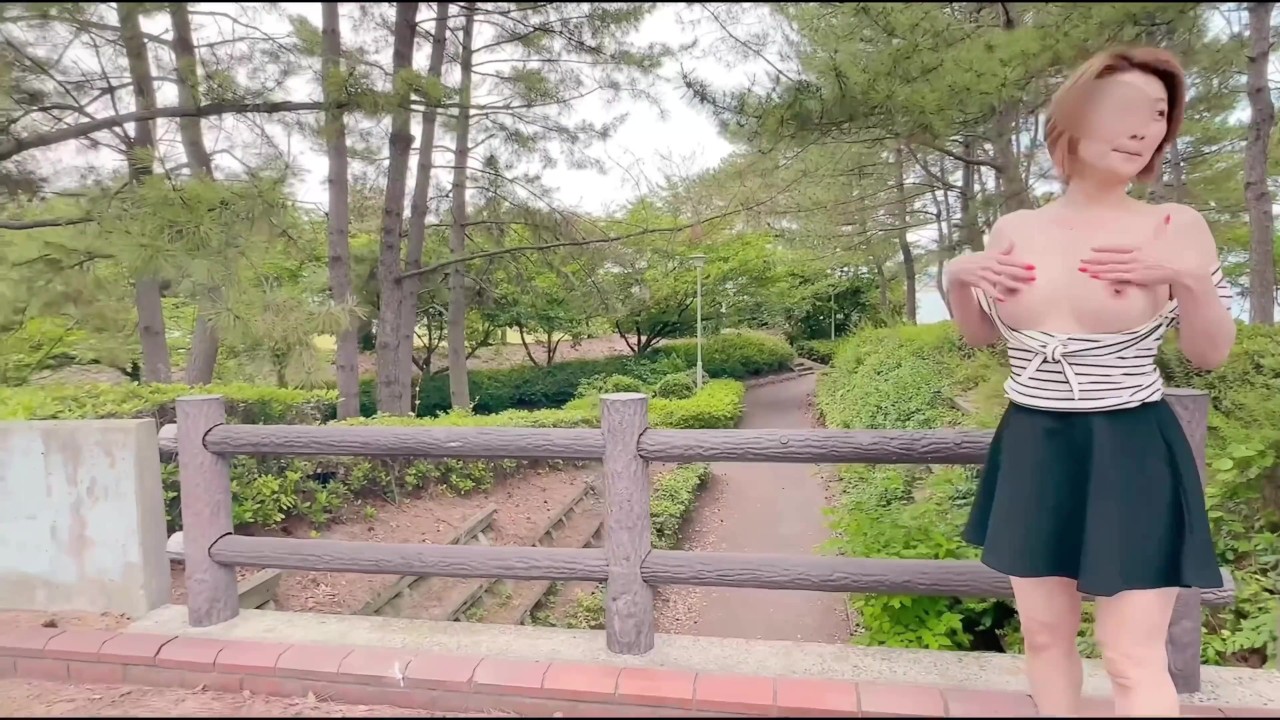 A man is seen masturbating in the open air by a group of strangers and squirts profusely! - Free Sex Video - RedTube