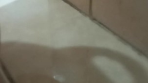 Sirvienta follada cuando lava los platos